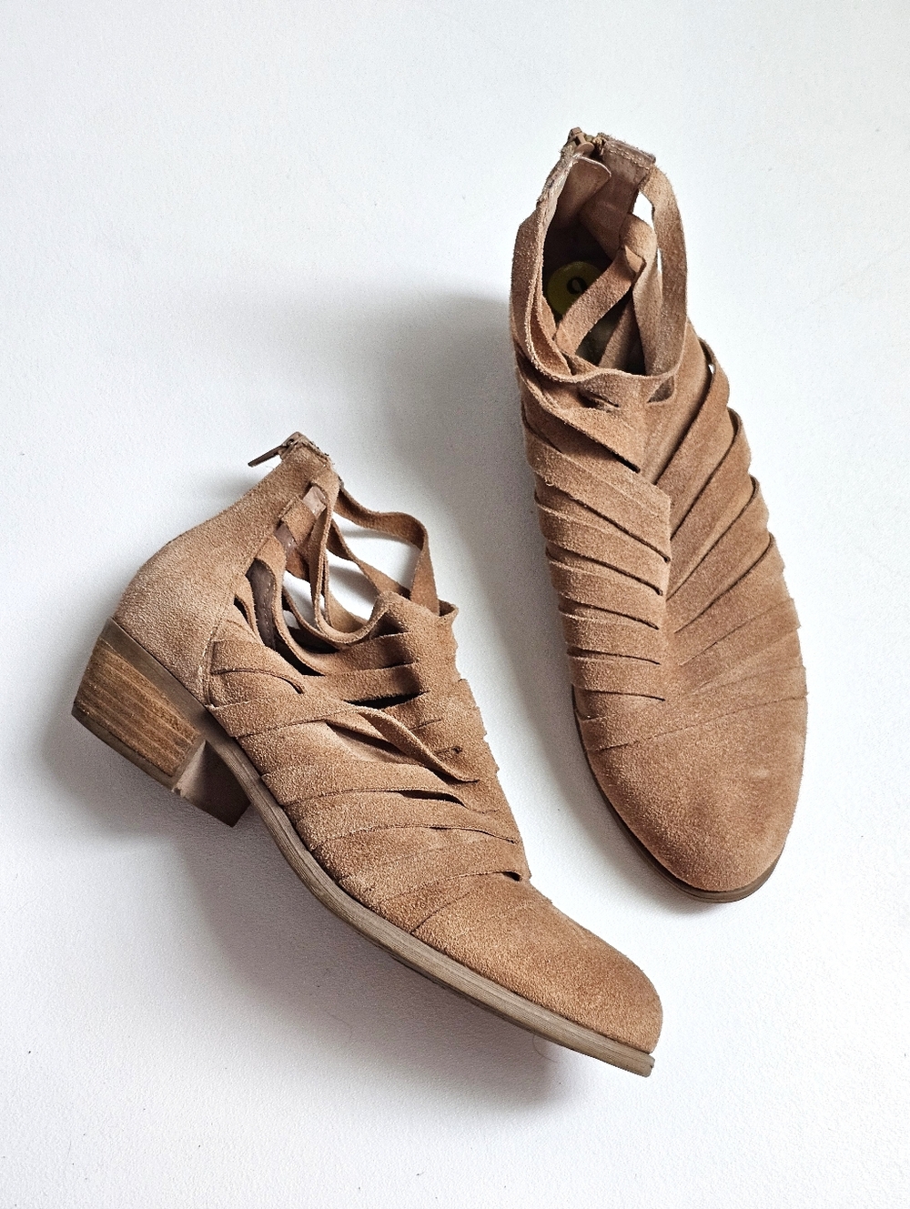 Carlos Santana Suede Booties Tan Cutout Ankle Boots Low Heel Womens 9